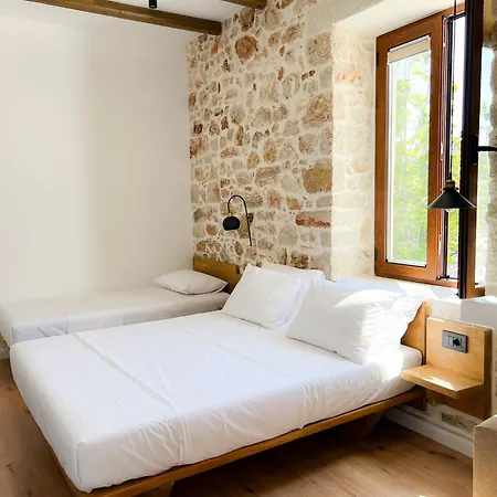 Acta 1939 Hotel *